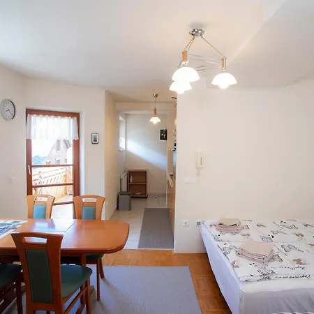 Tinka Apartment *